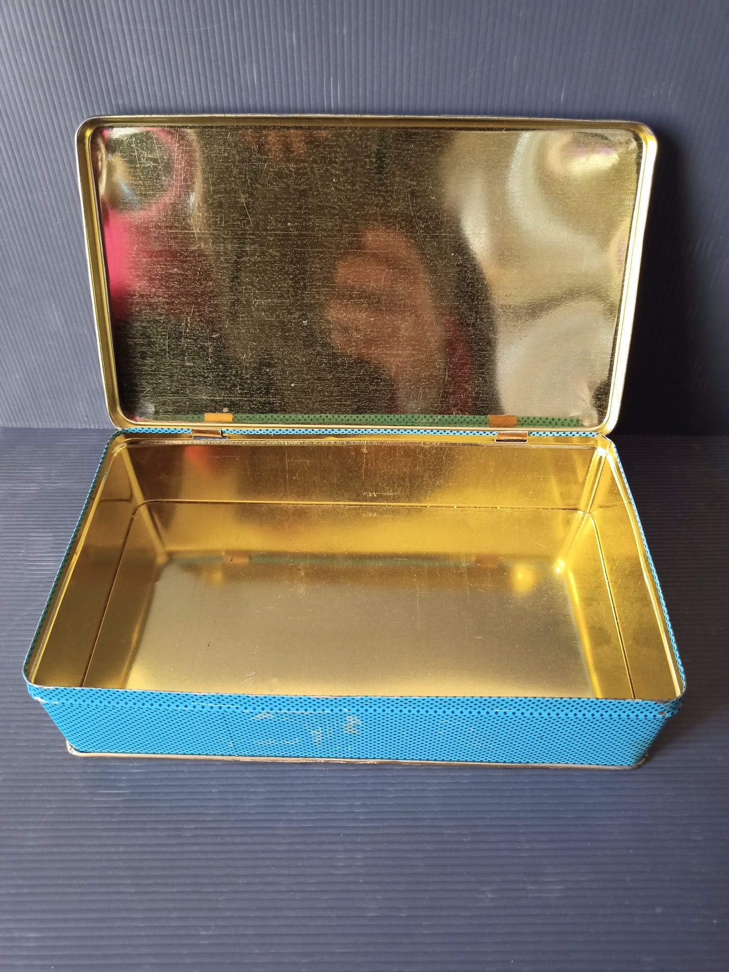 Vintage Wamar Torino biscuit tin box