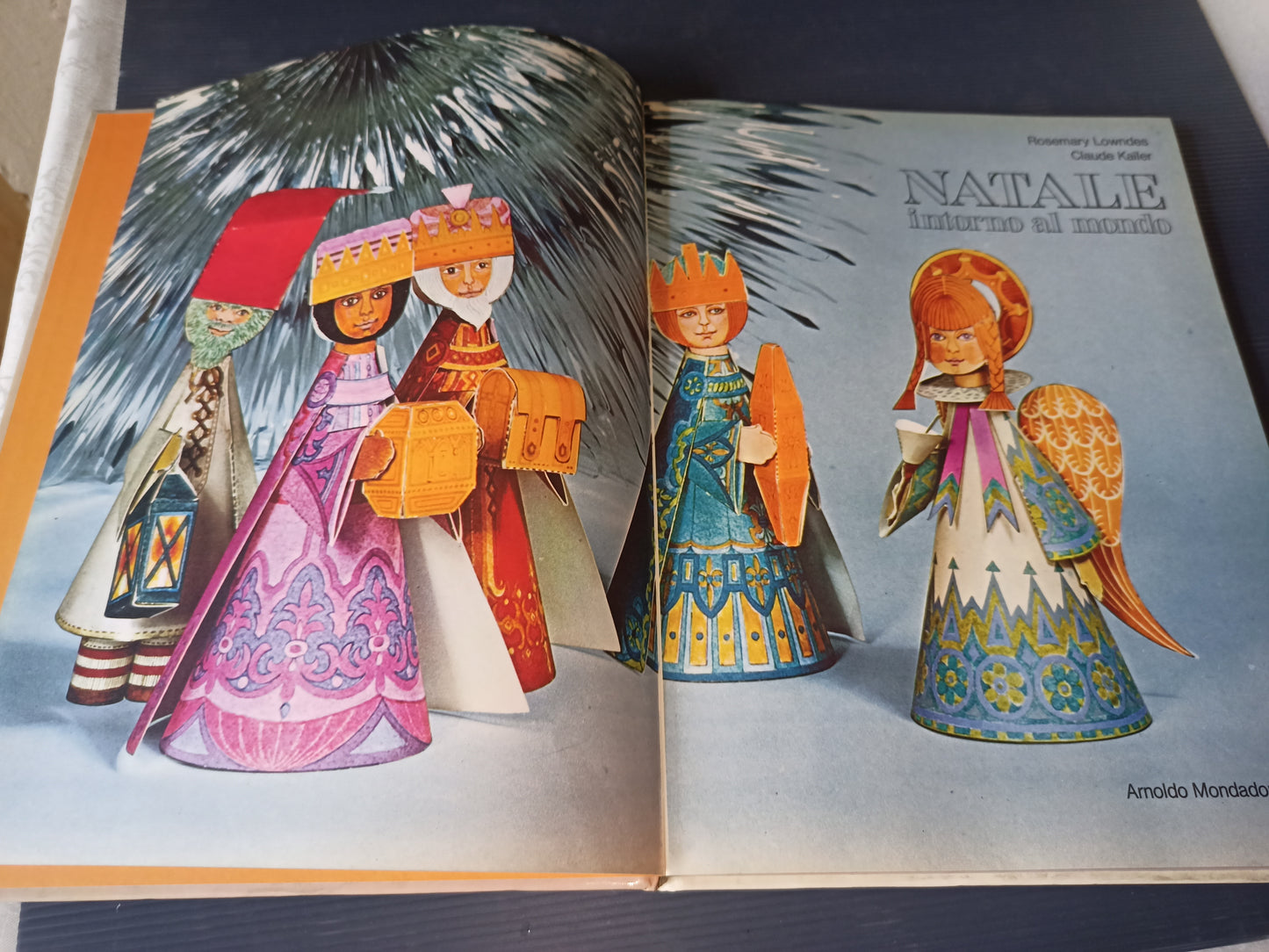 Christmas book around the world, Mondadori 1974