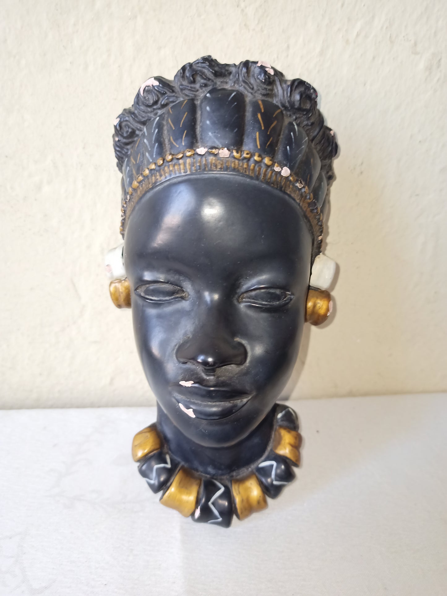 African woman head in plaster, original 1940s TO BE RESTORED