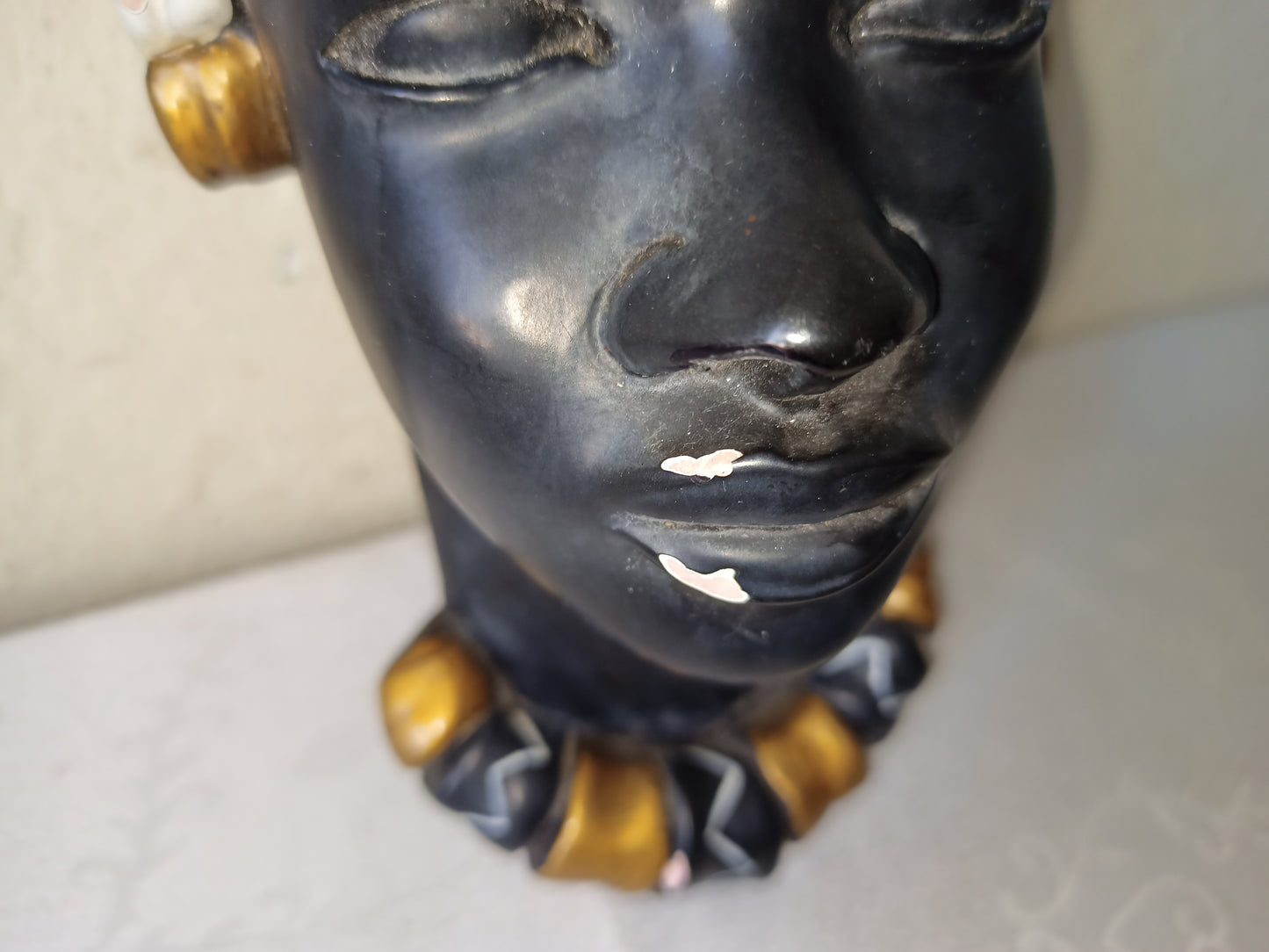 African woman head in plaster, original 1940s TO BE RESTORED