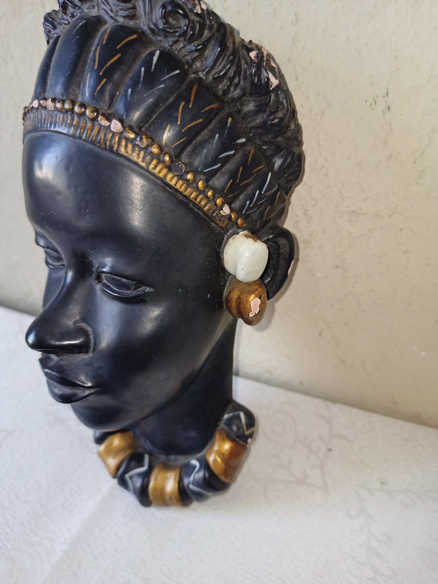 African woman head in plaster, original 1940s TO BE RESTORED