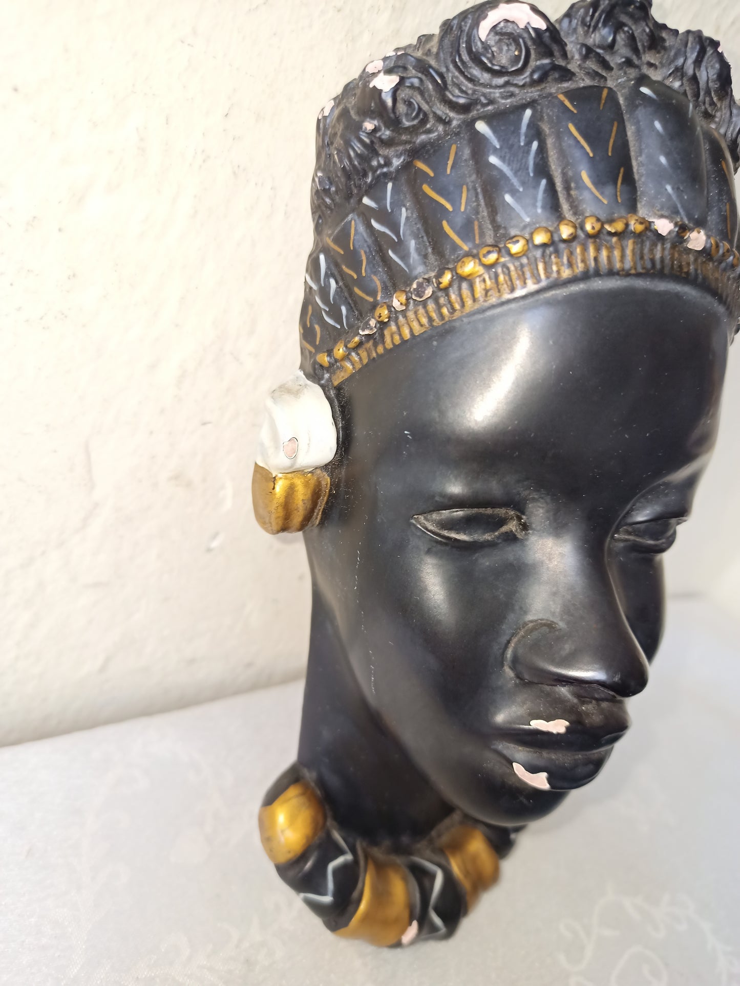 African woman head in plaster, original 1940s TO BE RESTORED