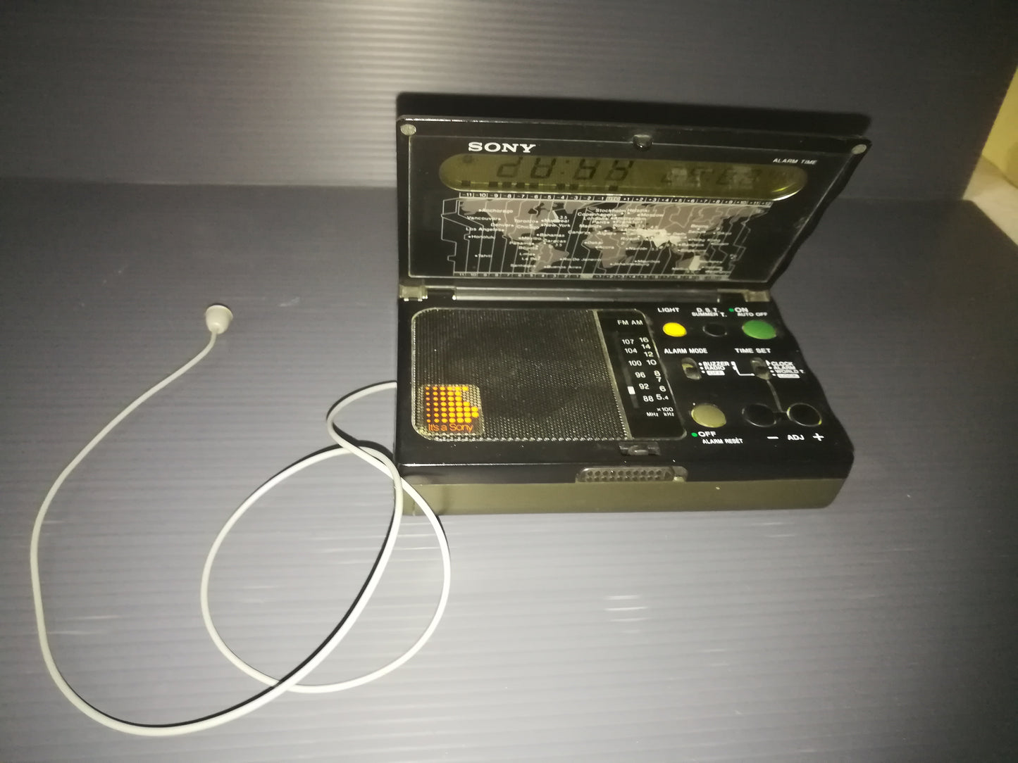 Sony ICF-C1000 Radio FM/AM Time Clock

Made in Japan