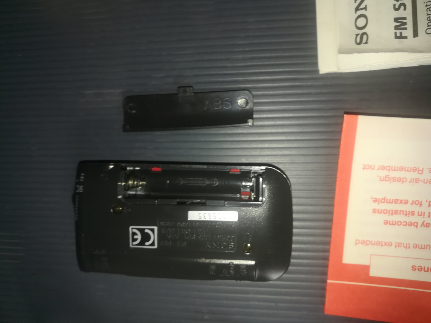 Sony SRF S80 radio

 Mega Bass FM Stereo/AM
 
Milan edition