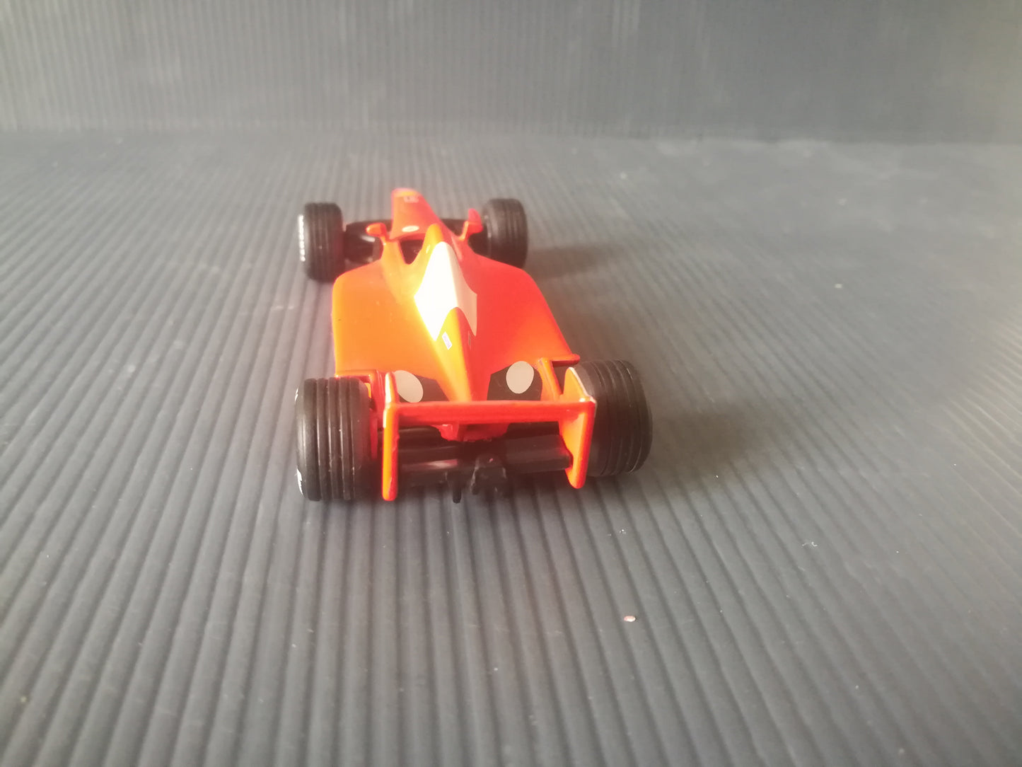 Ferrari Formula One model year 2000

 Produced by Mattel/Hot Weels

 Scale 1:43