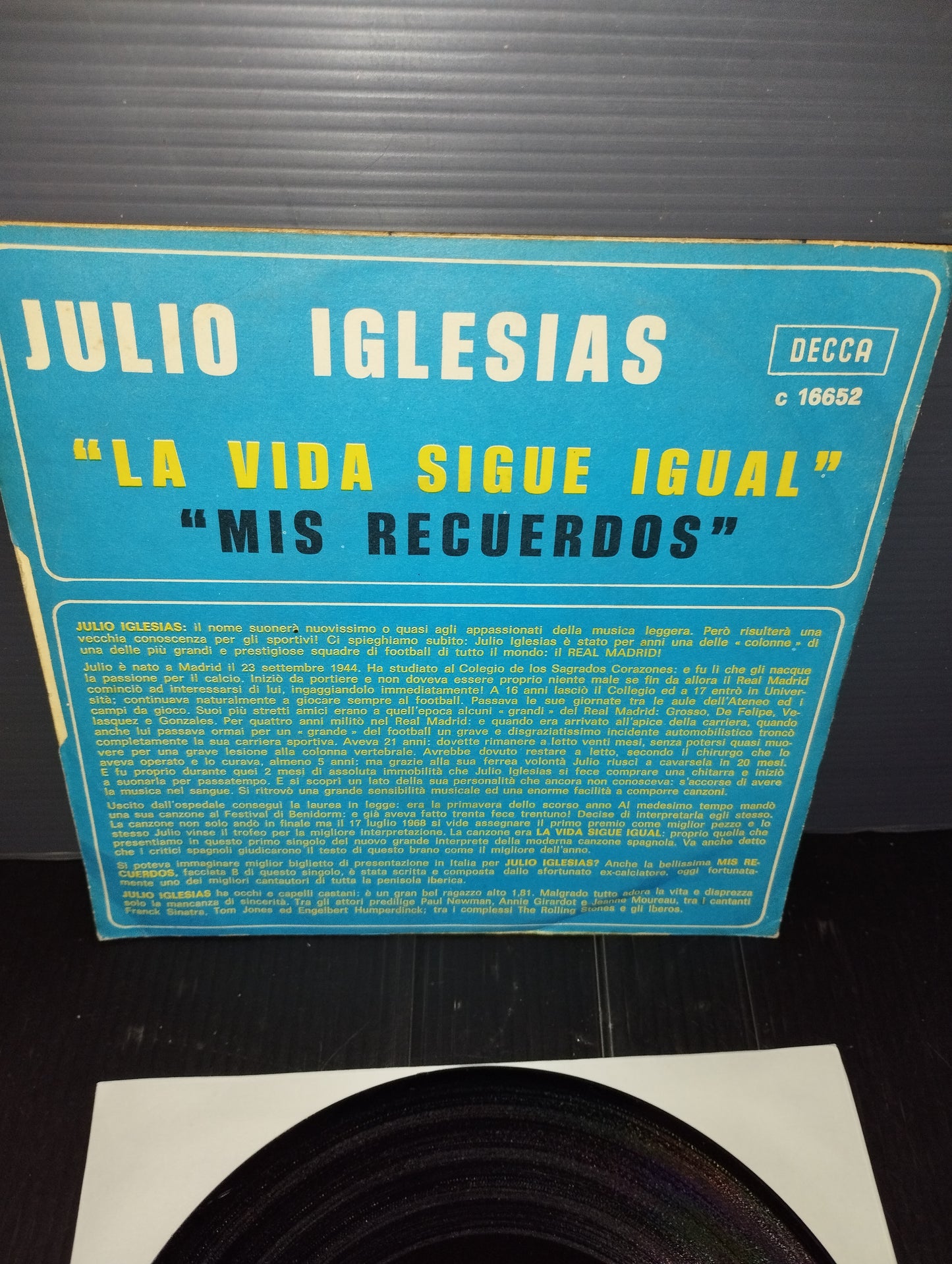 La Vida Sigue Igual/Mis Recuerdos" Julio Iglesias 45 Laps