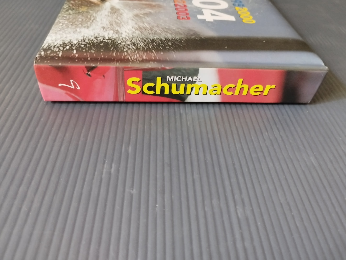 Book "Michael Schumacher" Paolo D'Alessio

 Published in 2004 by Gribaudo