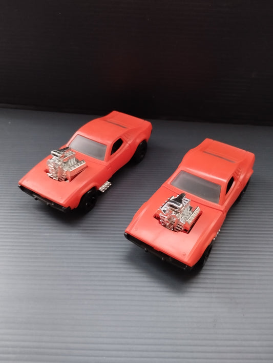 2 modellini auto da corsa Kinder