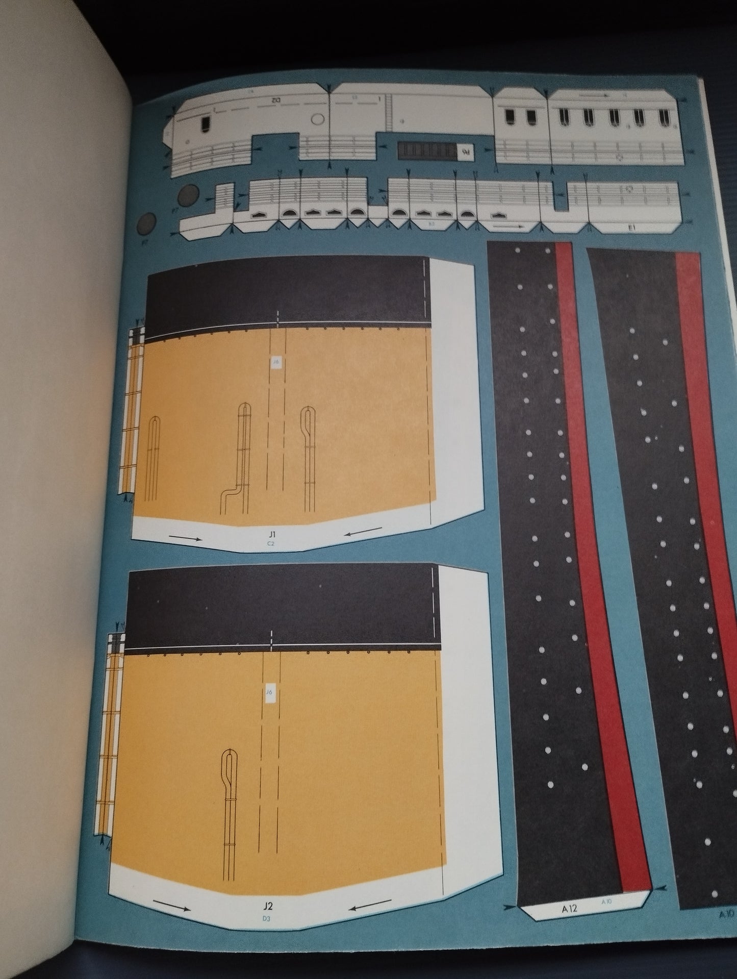 Titanic Alan Rose model book

 Published in 1981 by Perigee Books