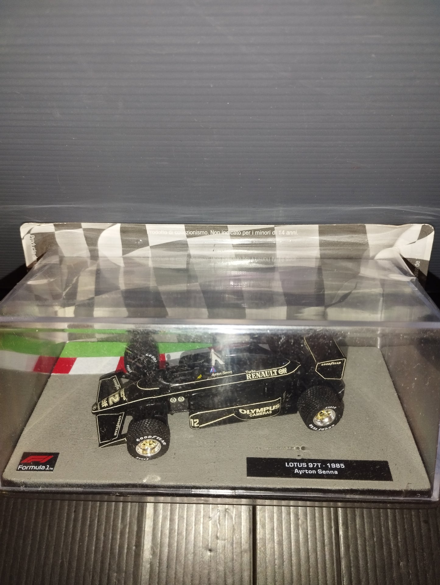 Modellino Lotus 97T Ayrton Senna

Scala 1:43