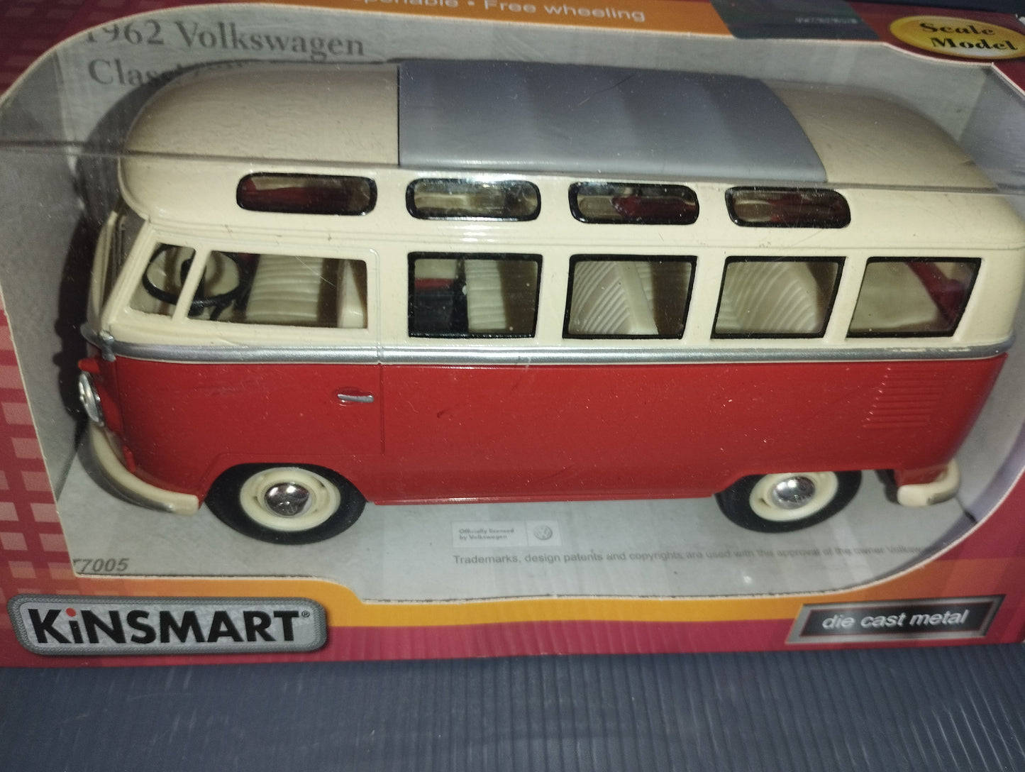 Modellino Furgone Volkswagen 1962 Classical Bus della KinSmart

Scala 1:24