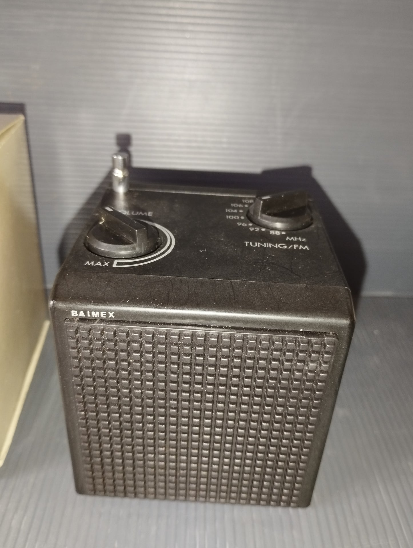 Radio Cubo FM

Marca Baimex mod. AD1000