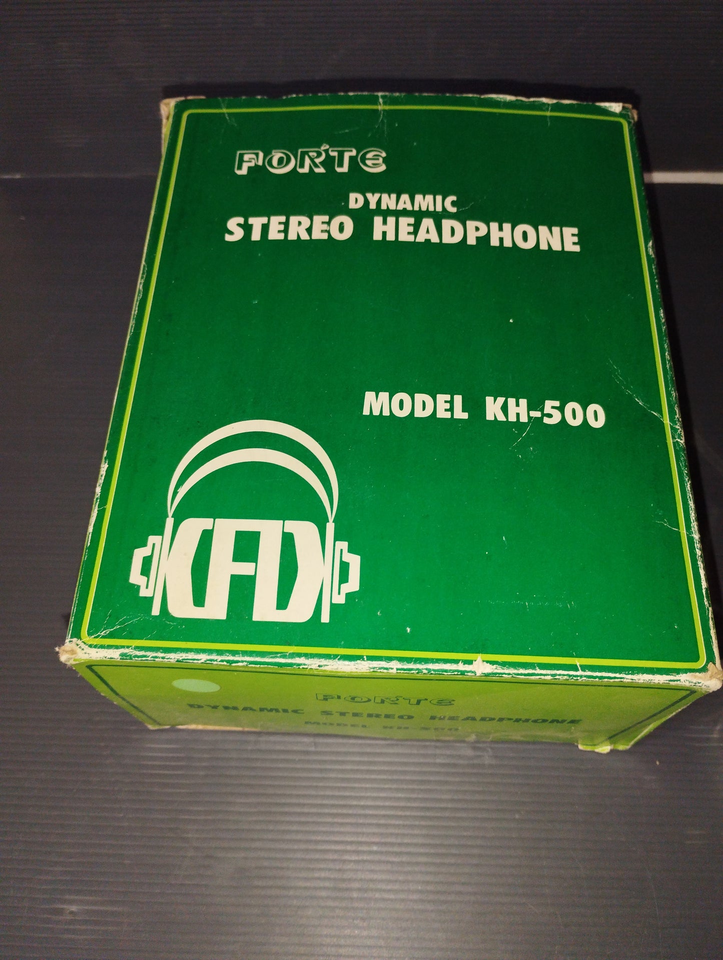 Stereo Headphone Forte model. KH-500 8 OHM

 Made in Japan