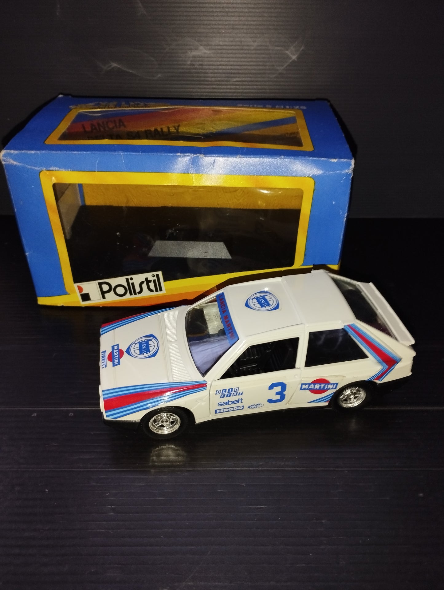 Lancia Delta S4 Rally model

 Produced by Polistil code. 02305

 Scale 1:25