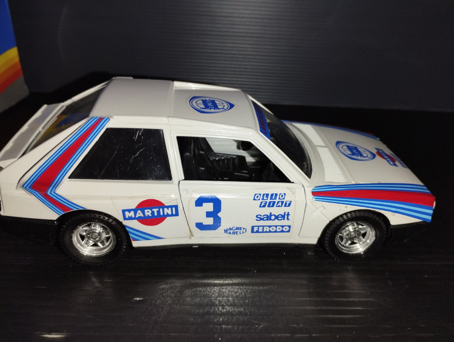 Lancia Delta S4 Rally model

 Produced by Polistil code. 02305

 Scale 1:25