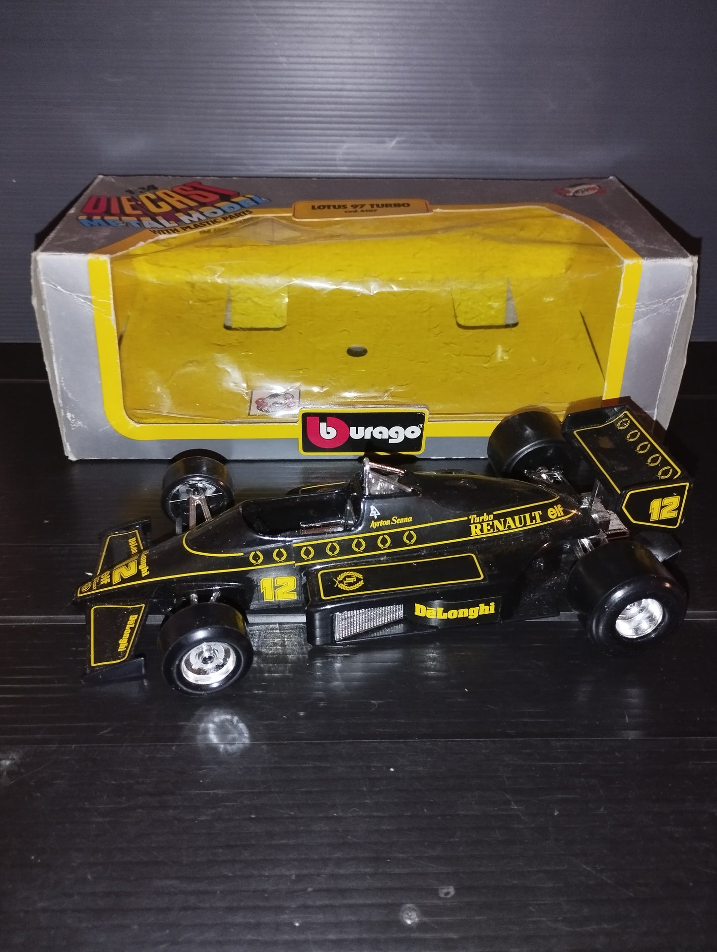 Modellino Lotus 97 Turbo Ayrton Senna Prodotto da Burago Cod 6107

Scala 1:24