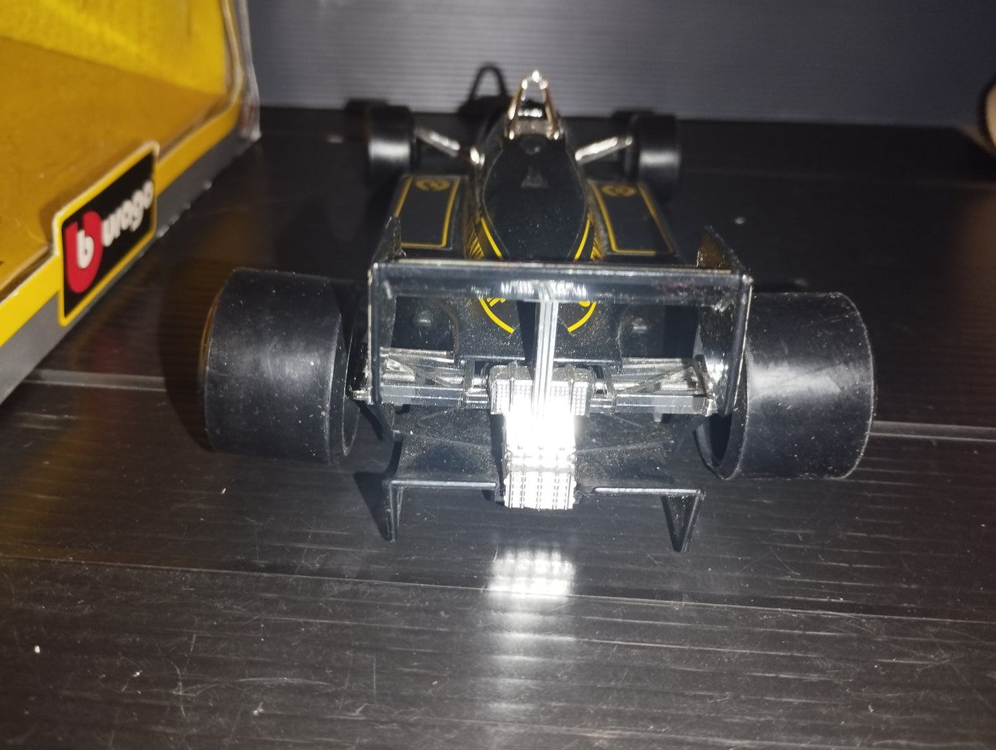 Modellino Lotus 97 Turbo Ayrton Senna Prodotto da Burago Cod 6107

Scala 1:24