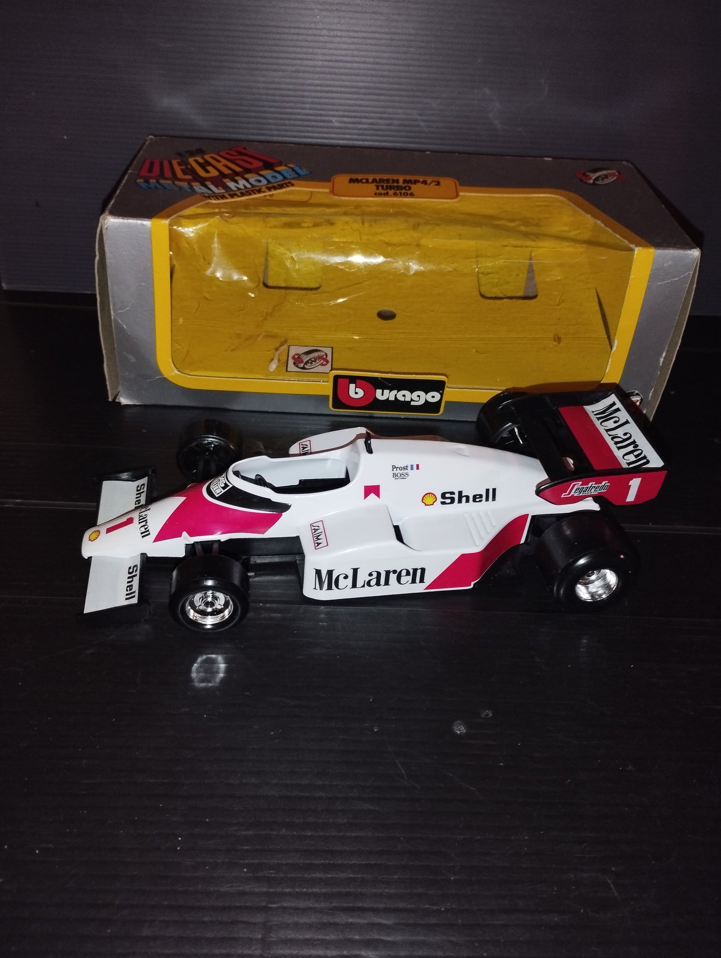 Modellino McLaren MP4/2 TURBO Prodotto da Burago Cod 6106

Scala 1:24