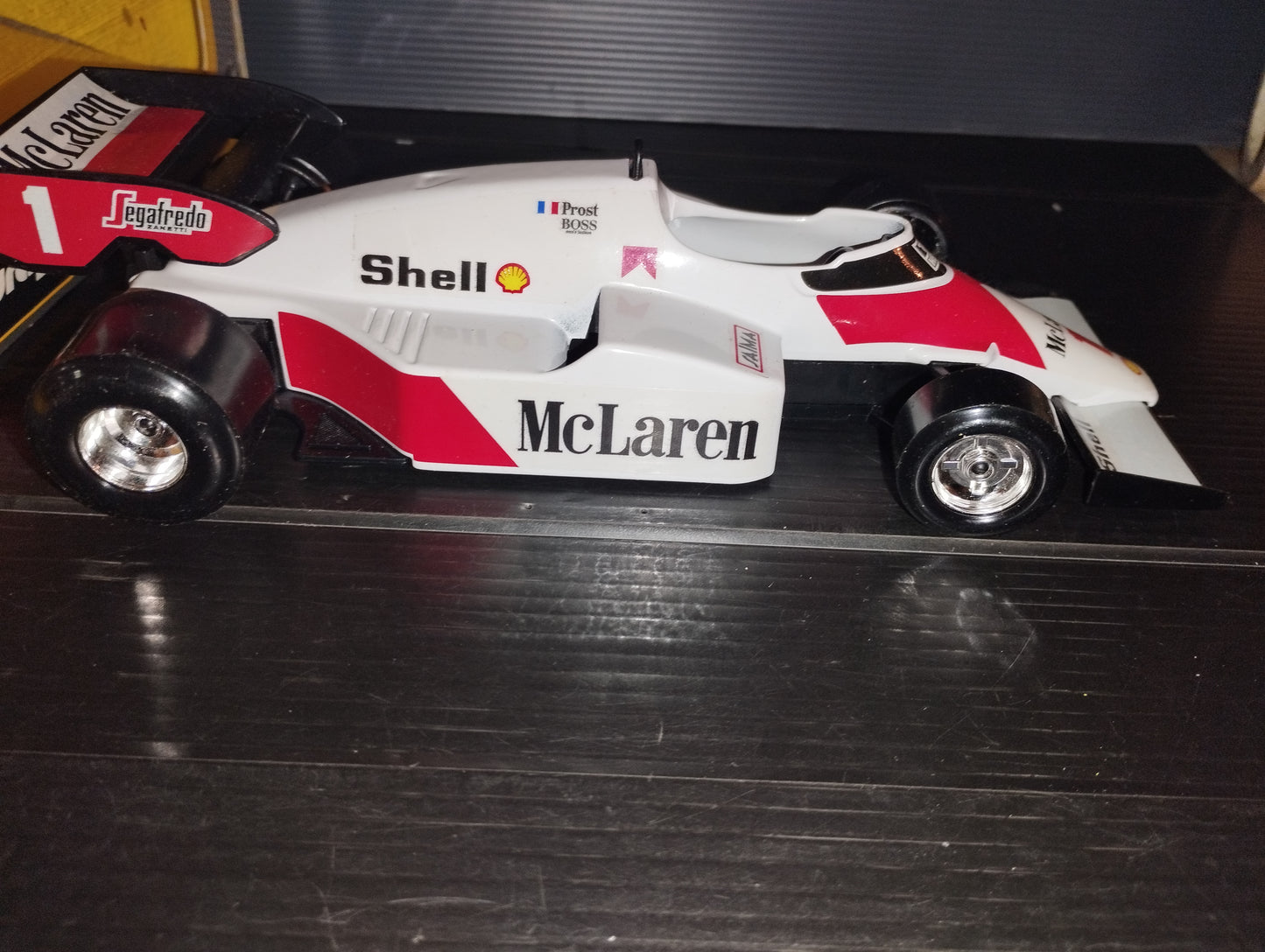 Modellino McLaren MP4/2 TURBO Prodotto da Burago Cod 6106

Scala 1:24