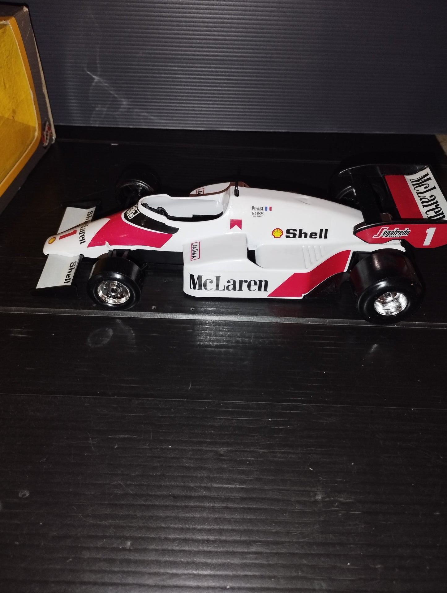 Modellino McLaren MP4/2 TURBO Prodotto da Burago Cod 6106

Scala 1:24