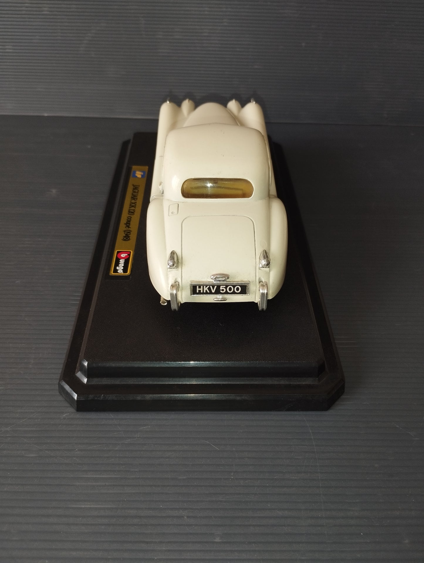 Modellino Jaguar XK 120 Coupé (1948) Prodotto da Burago

Scala  1:24