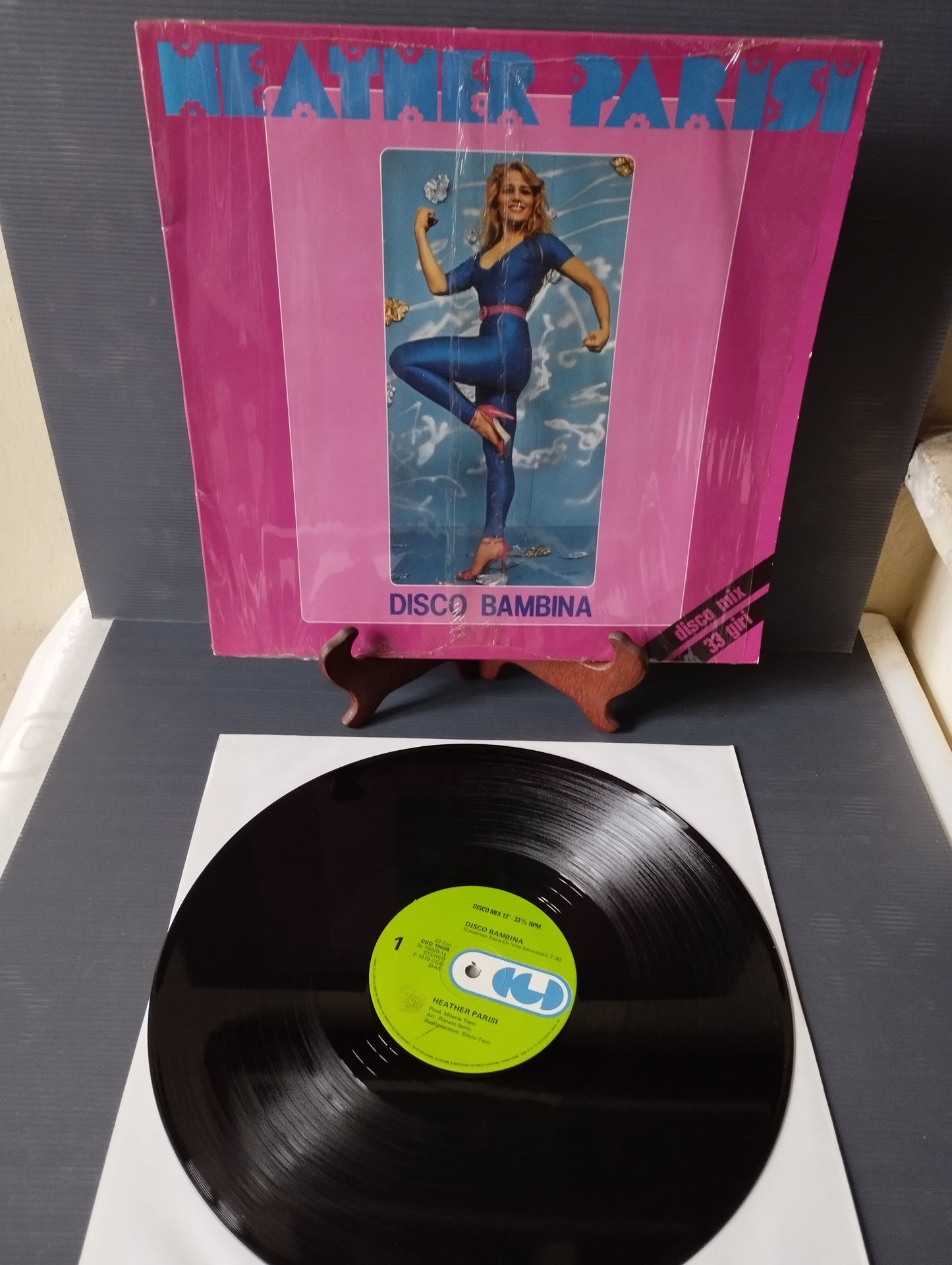 Disco Bambina " Heather Parisi Disco Mix 33 Giri

Edito nel 1979 da CGD 