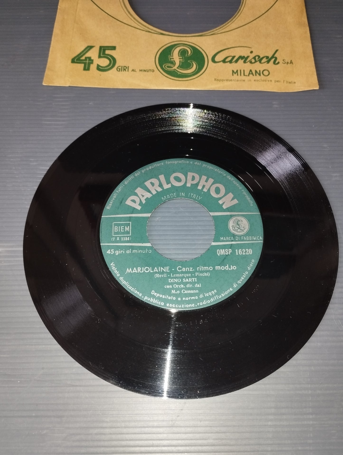 Marjolaine/Sotto l'ombrellino con me " Dino Sarti 45 giri

Edito nel 1958 da Parlophon Cod.QMSE 16220