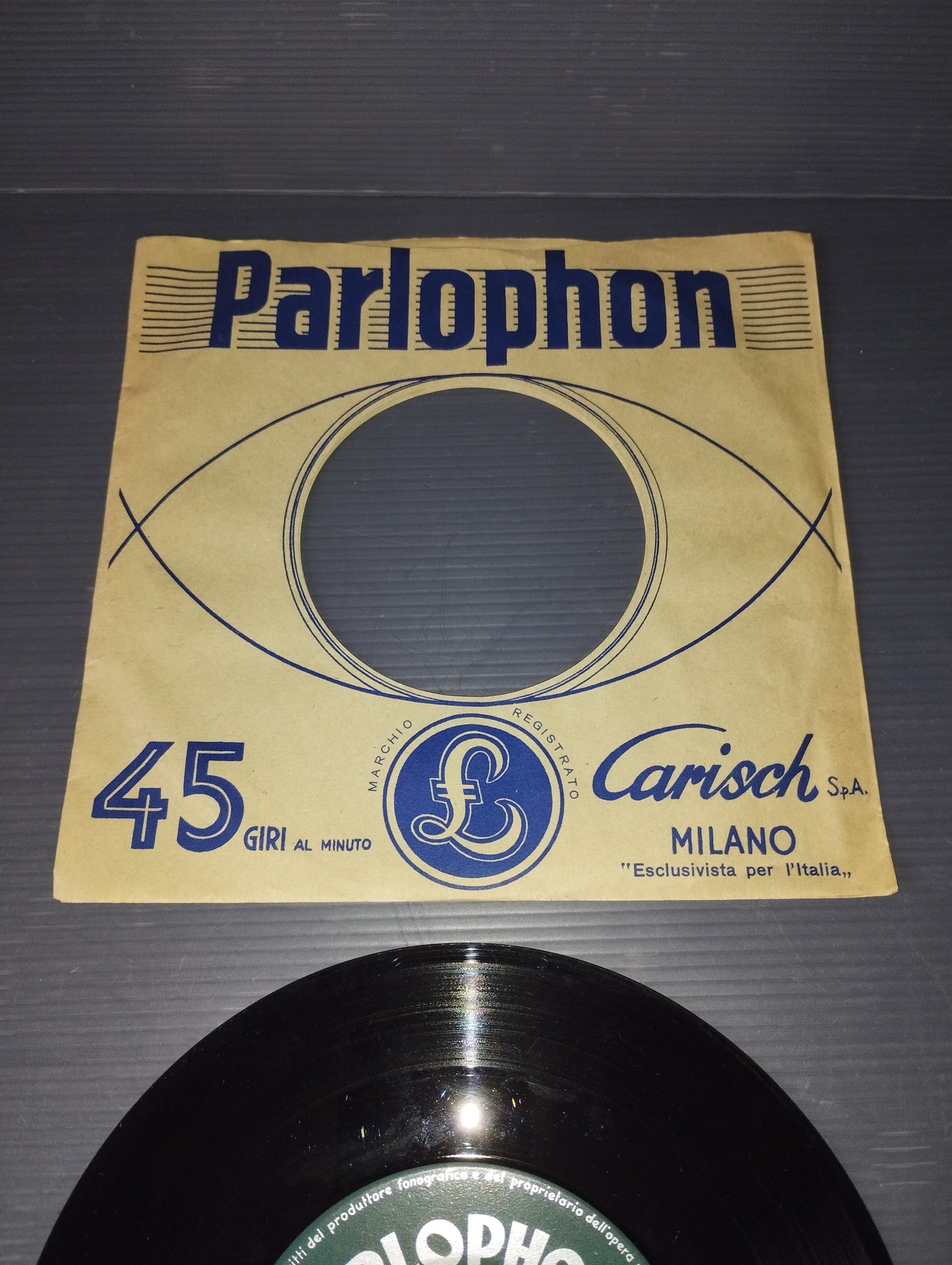 Chicago/Con tutto il cuore" Dino Sarti 45 giri

Edito nel 1958 da Parlophon Cod.QMSE 16177