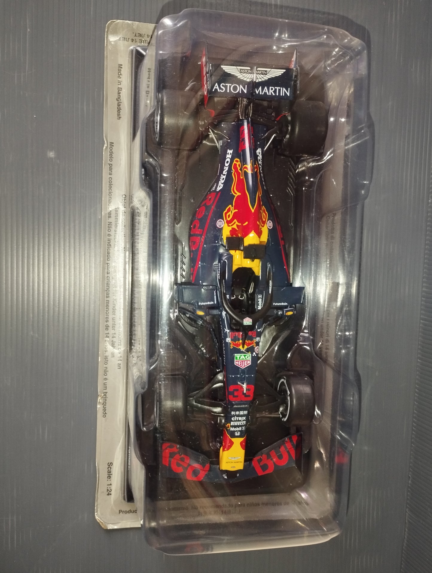 Red Bull Racing RB15 model

 Scale 1:24