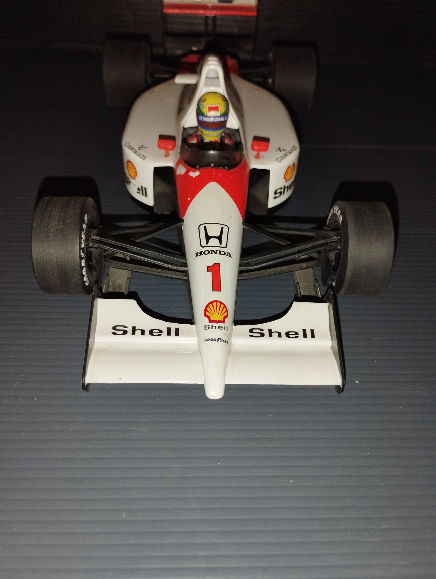 Modellino McLaren MP4/6 Honda V12 1991  Ayrton Senna

Prodotto da LANG

scala 1:18