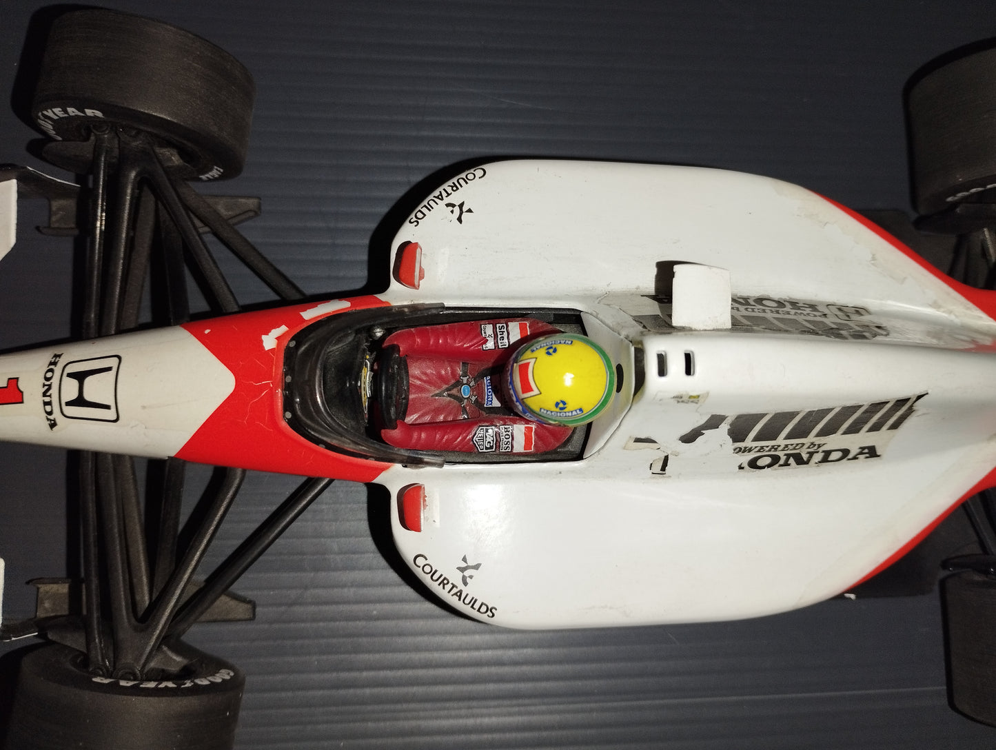 Modellino McLaren MP4/6 Honda V12 1991  Ayrton Senna

Prodotto da LANG

scala 1:18