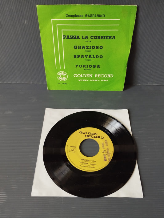 Grazioso,Passa la corriera,Spavaldo,Furiosa"Complesso Gasparino EP 45 Giri

Edito nel 1975 da Golden Record