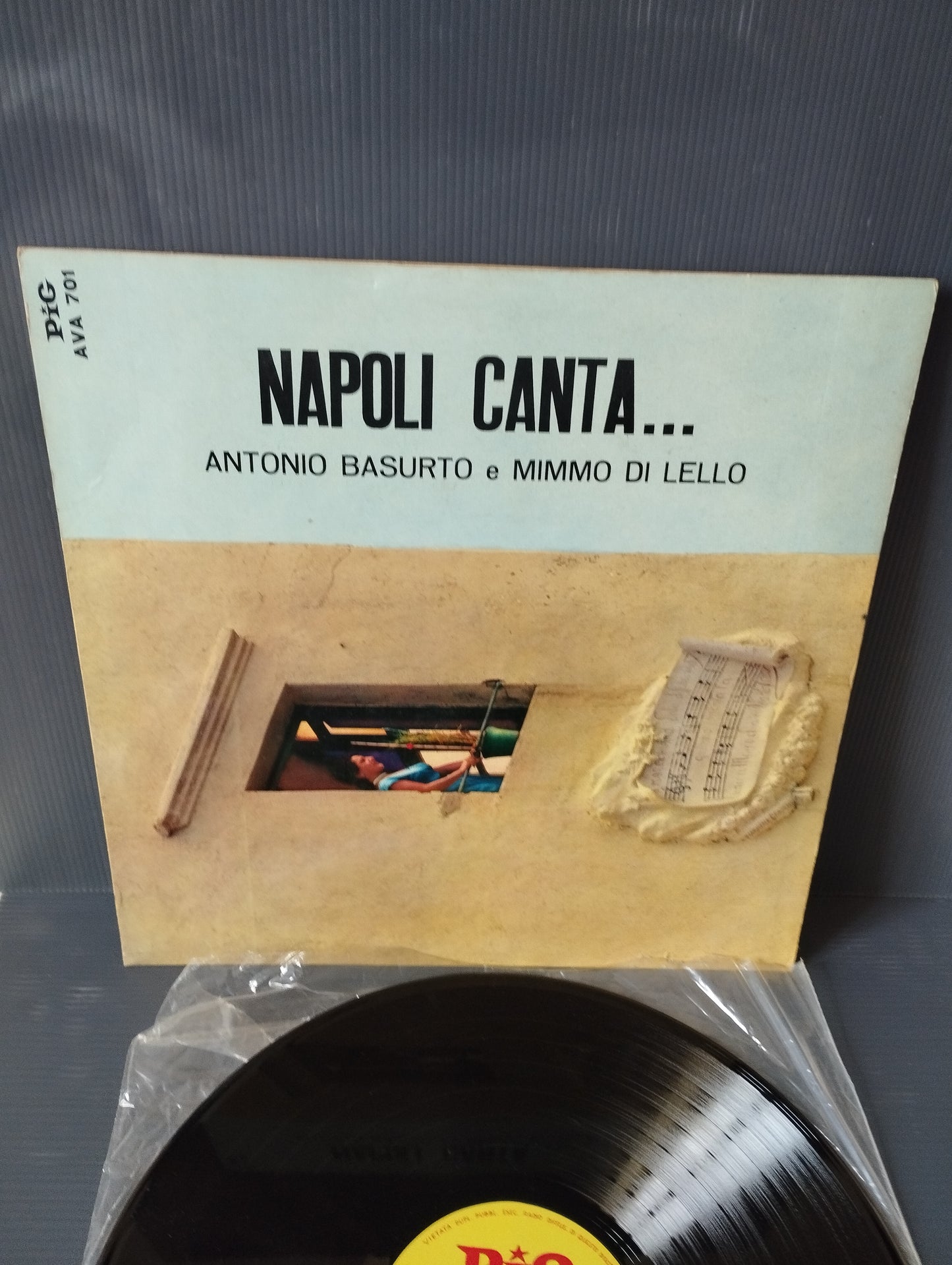 Napoli Sings..." A.Basurto/M.Di Lello LP 33 rpm

 Published by Pig code AVA 701