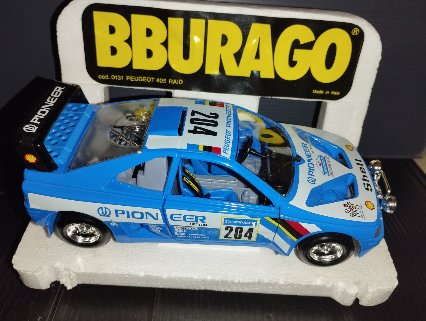 Peugeot 405 Raid model

 Produced by Burago Cod.0131

 Scale 1:24