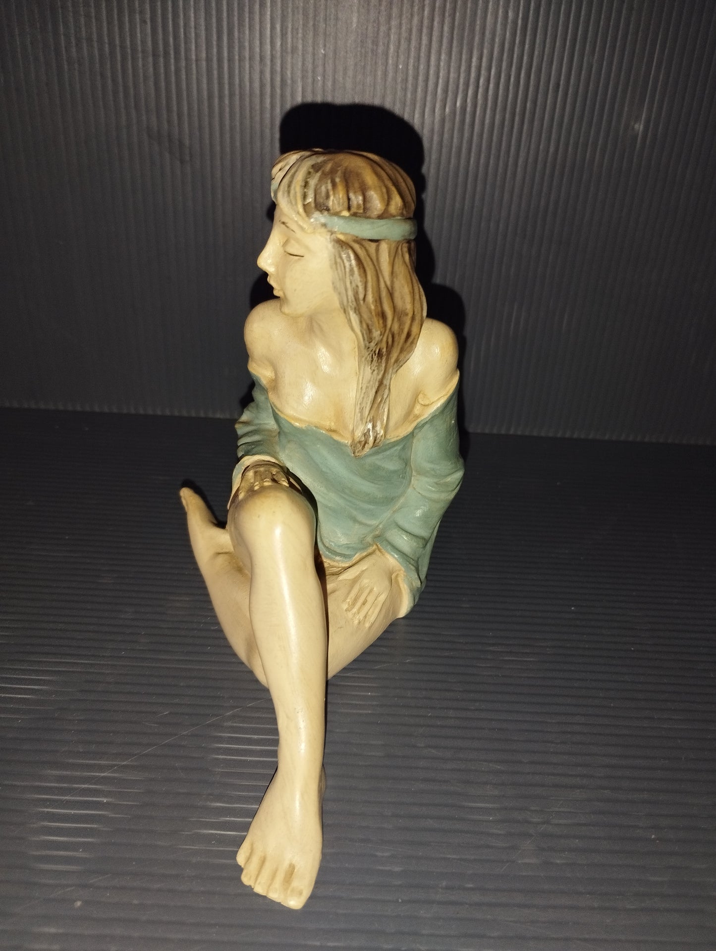 Girl Statue In Resin

 Branded B

 Made in Italy