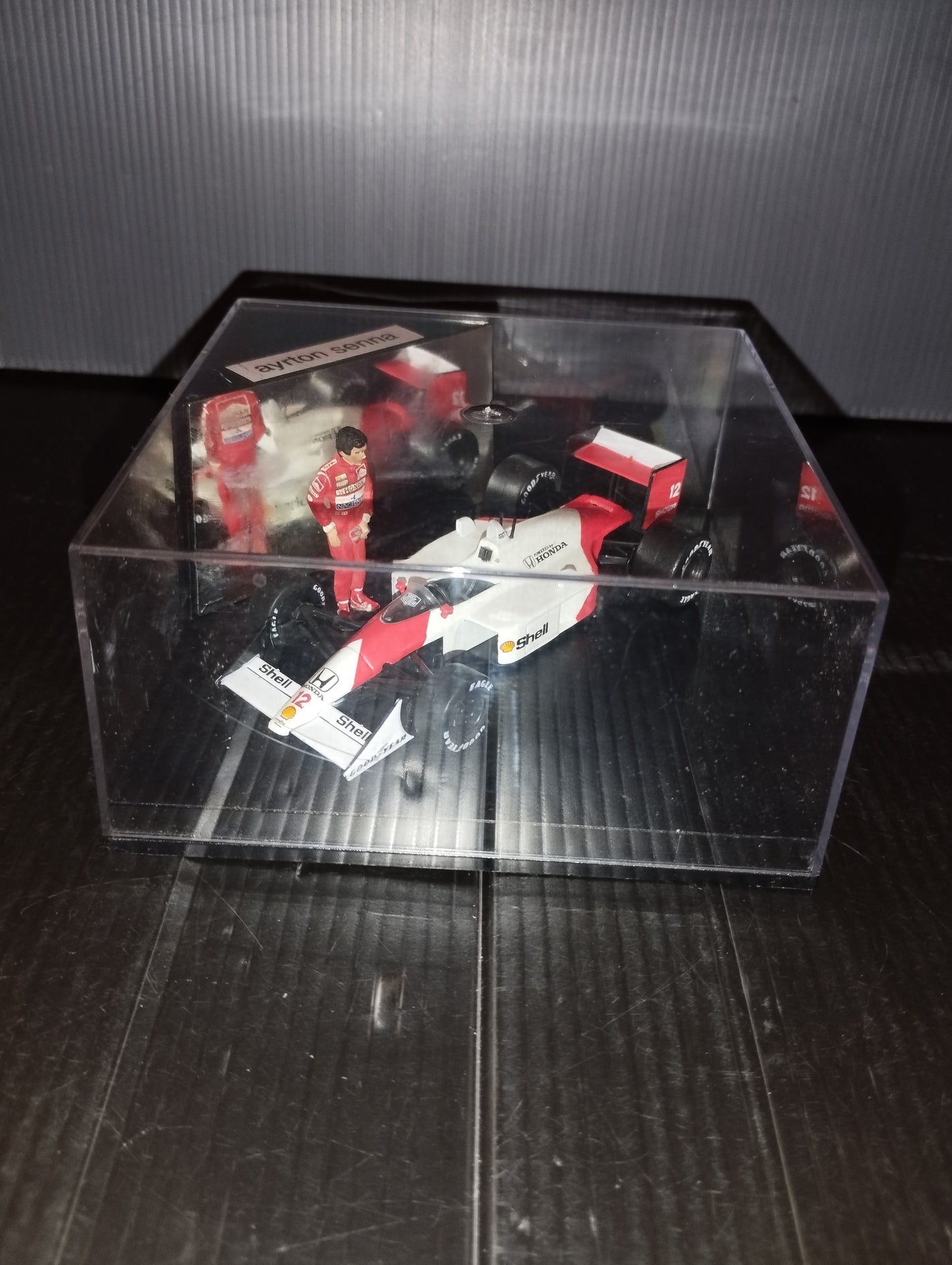 Modellino McLaren MP4/4 Ayrton Senna 1988



Scala 1:43