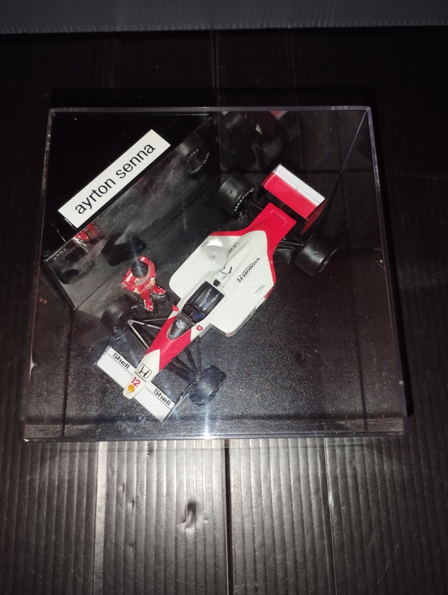 Modellino McLaren MP4/4 Ayrton Senna 1988



Scala 1:43