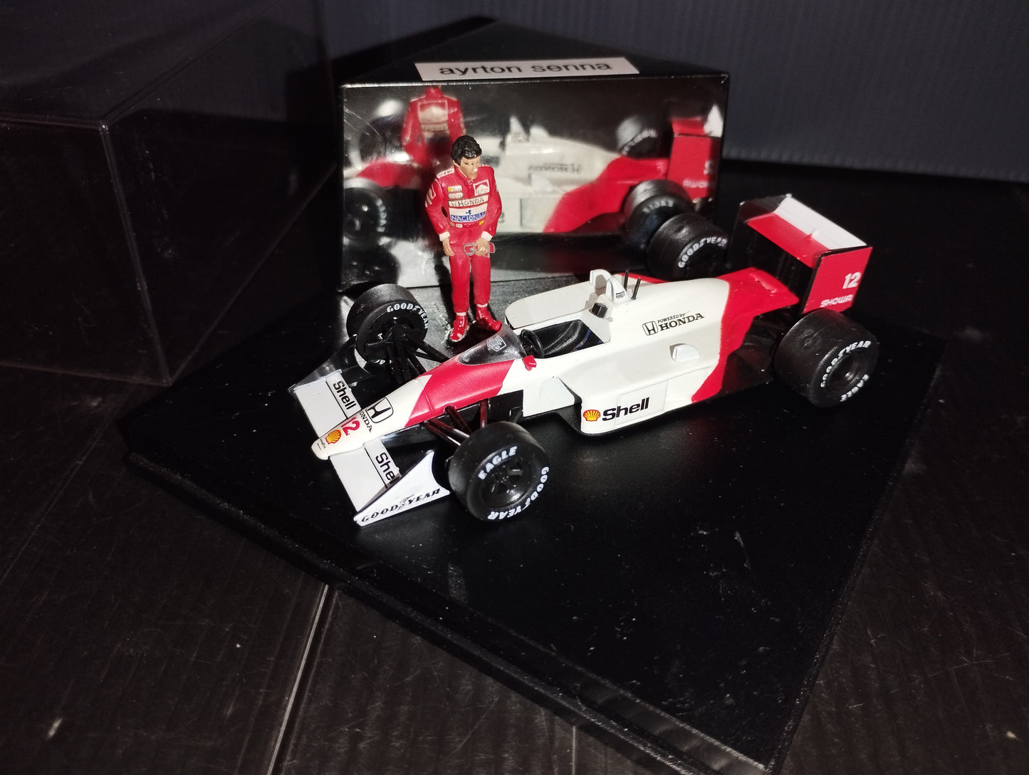 Modellino McLaren MP4/4 Ayrton Senna 1988



Scala 1:43