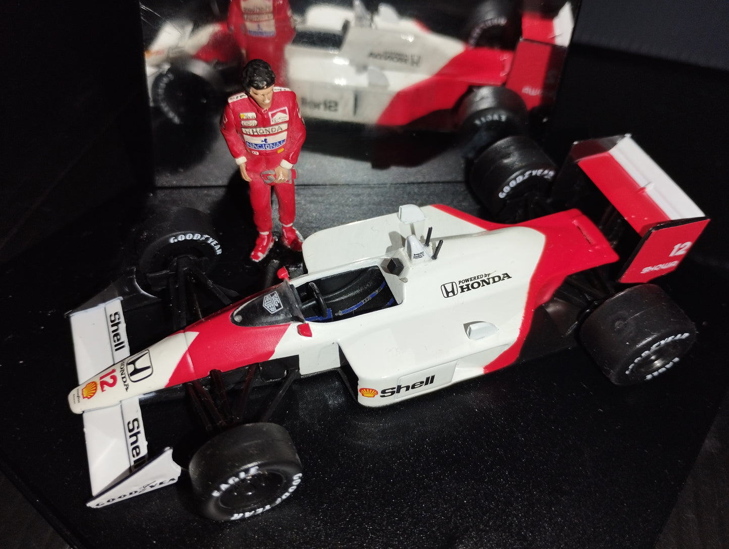 Modellino McLaren MP4/4 Ayrton Senna 1988



Scala 1:43