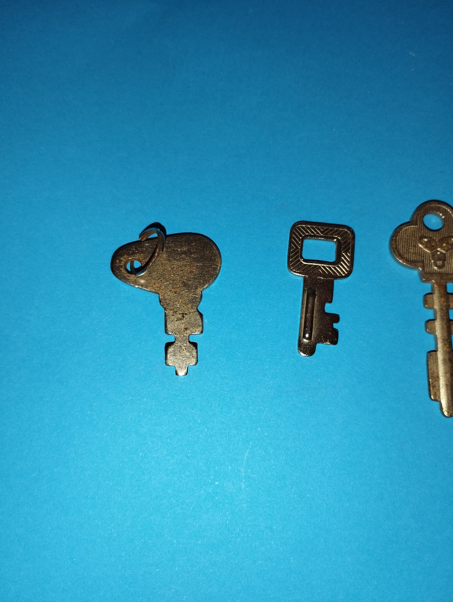 Lot of 6 keys