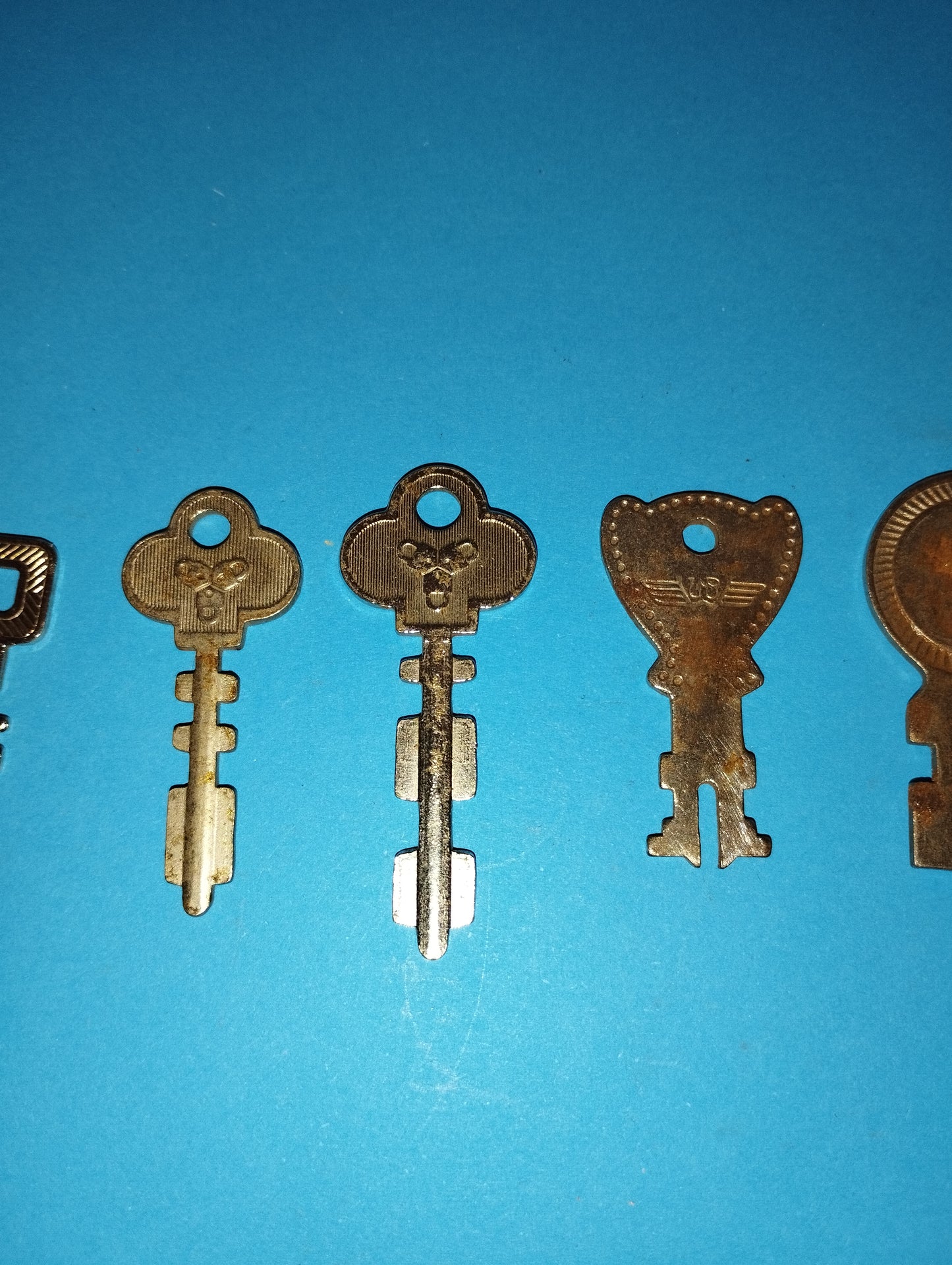 Lot of 6 keys