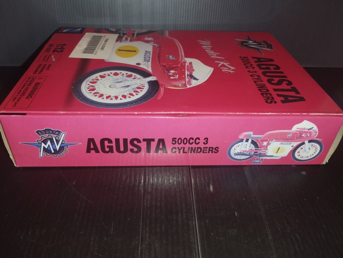 Model Kit MV Agusta 500cc 3 Cyl.

 Produced by New Ray

 Scale 1:12