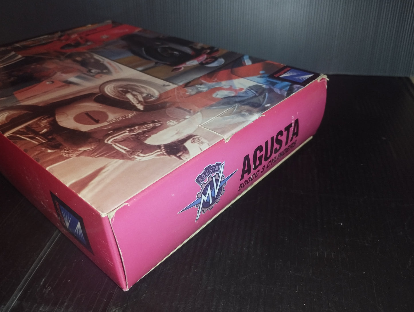 Model Kit MV Agusta 500cc 3 Cyl.

 Produced by New Ray

 Scale 1:12