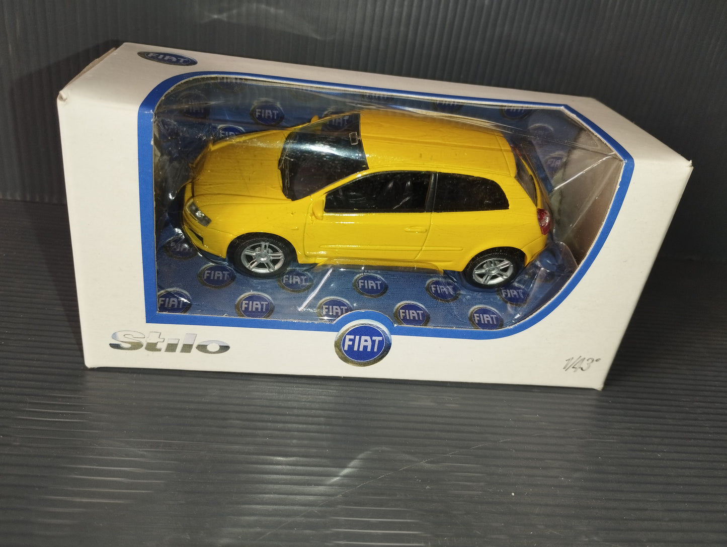 Copy of Fiat Stilo model

 Produced by Norev

 Scale 1:43