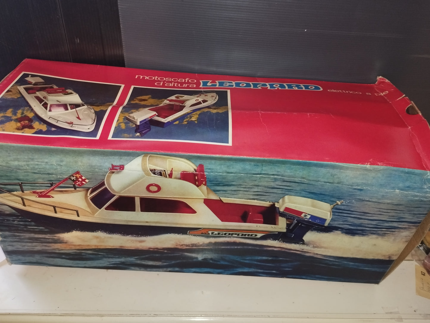 Leopard Offshore Motorboat Model Produced in the 70s by Belloni code art.708

 Made in Italy