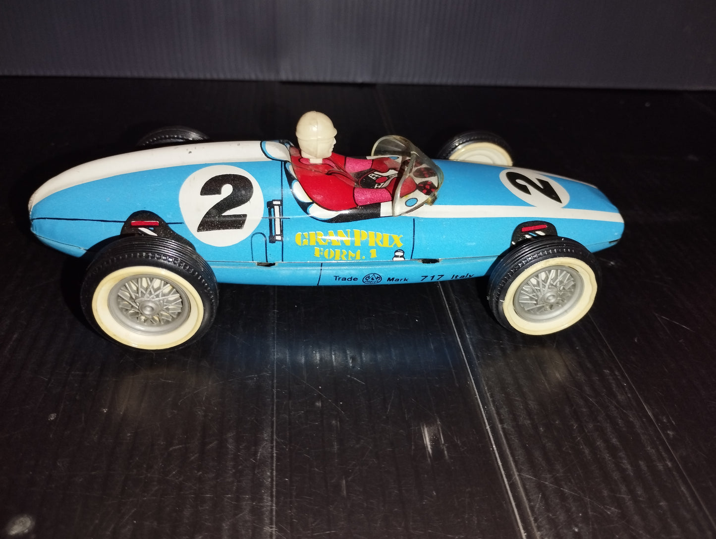 Grand Prix Form 1 model

 Produced by Marchesini

 In tin with plastic parts