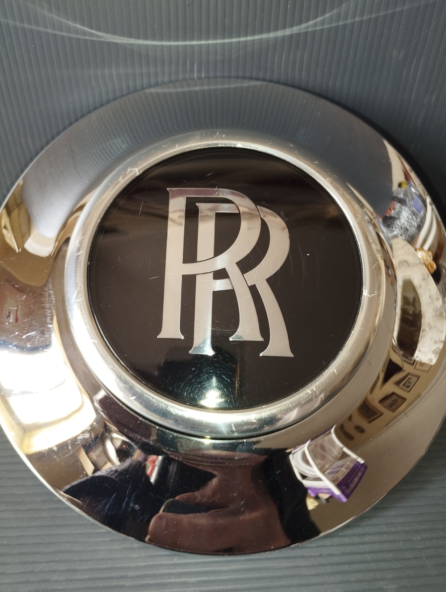 Roll Royce Original hubcap with mobile logo