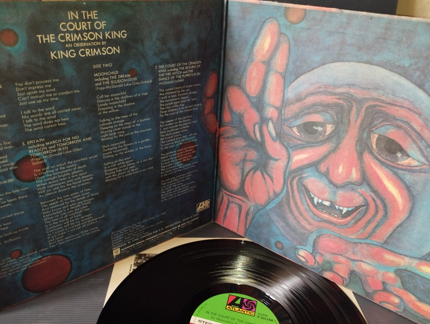 In The Court Of The Crimson King" King Crimson Lp 33 giri

Stampa Giapponese anni 70