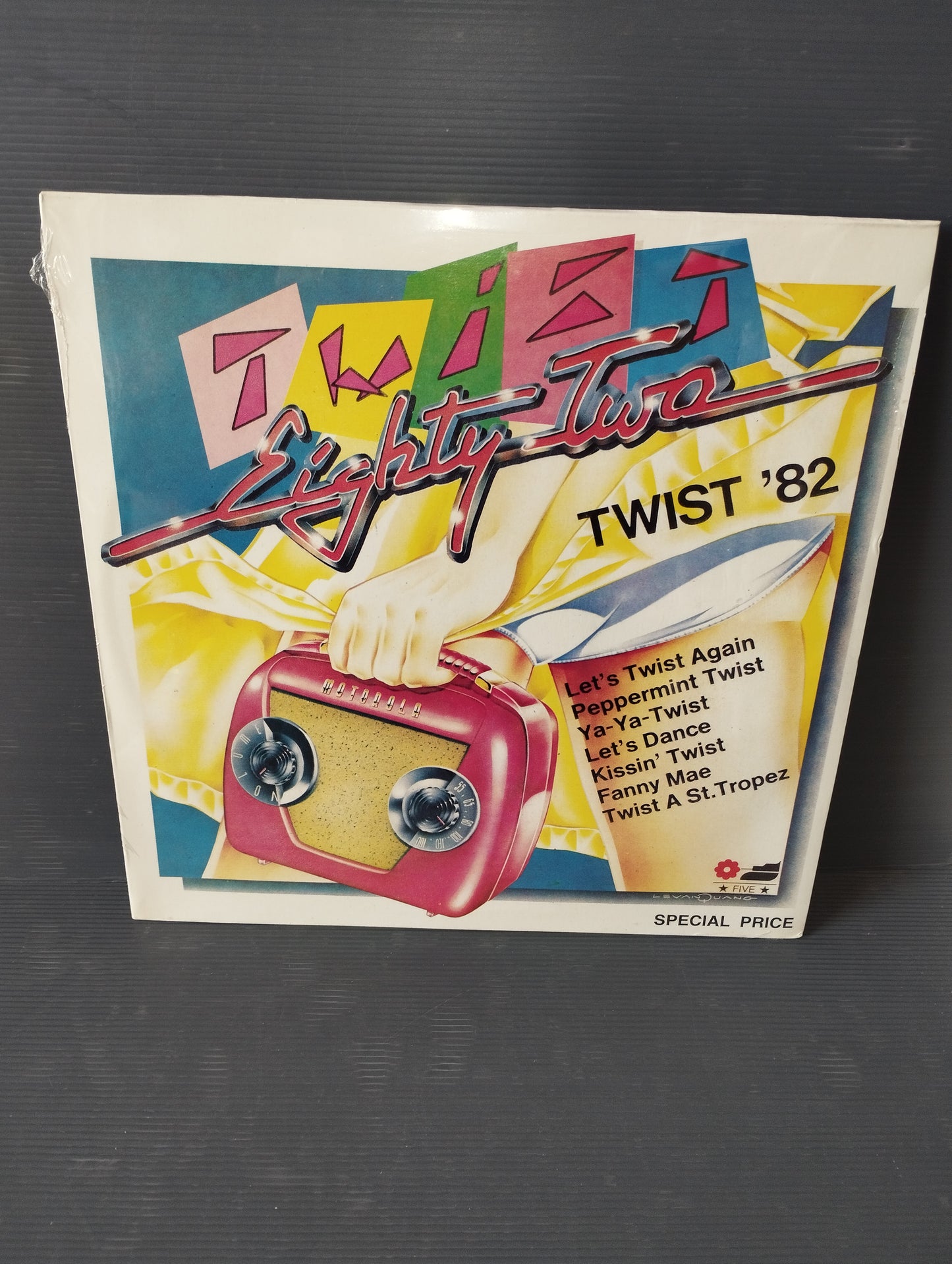 Twist 82 Lp 33 laps

 Produced by Five Record Cod.FM 13702