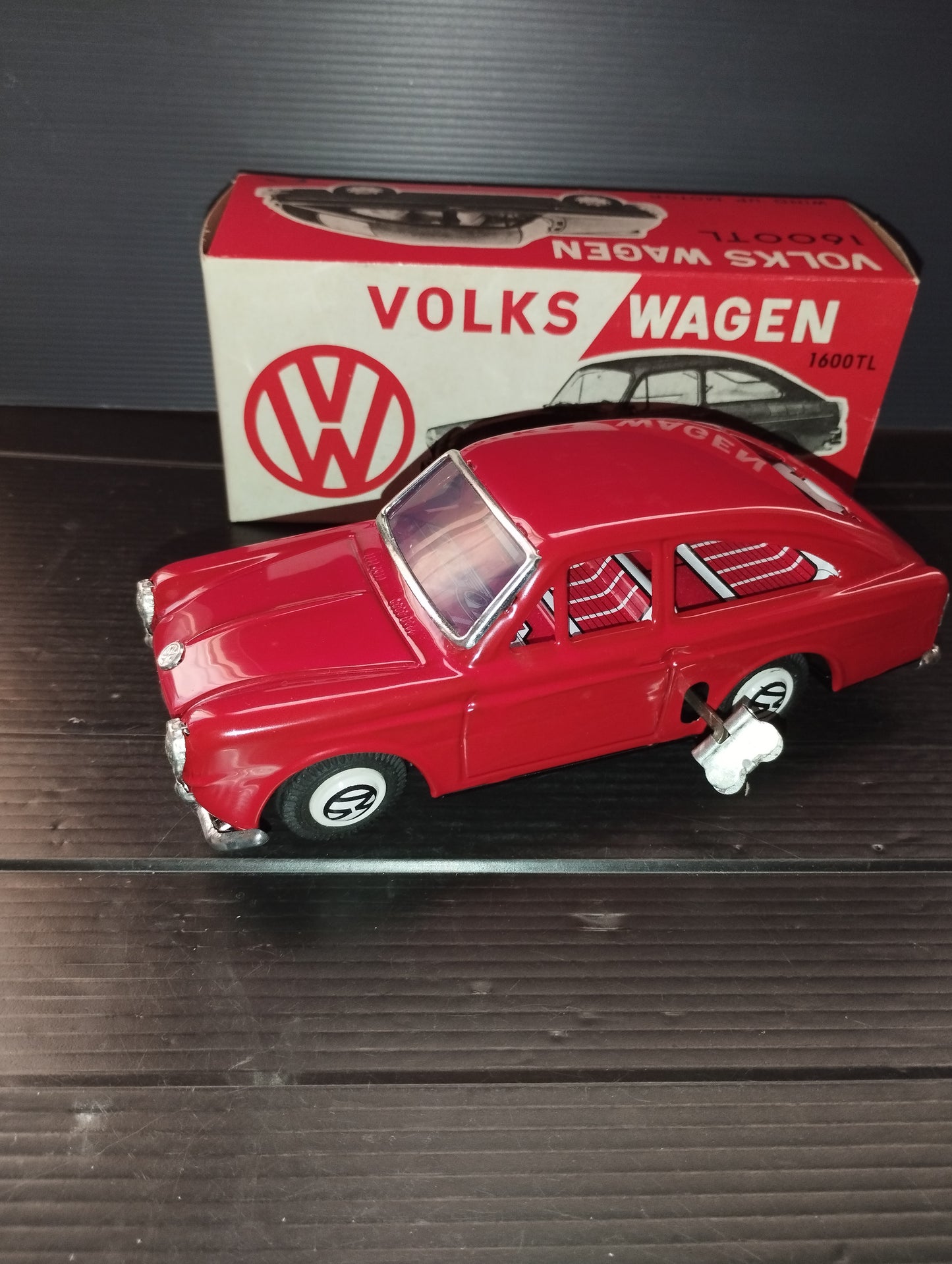 Volkswagen 1600TL Tin Model

 Made in Japan

 Wind up motor Series Cod.10002

 60's